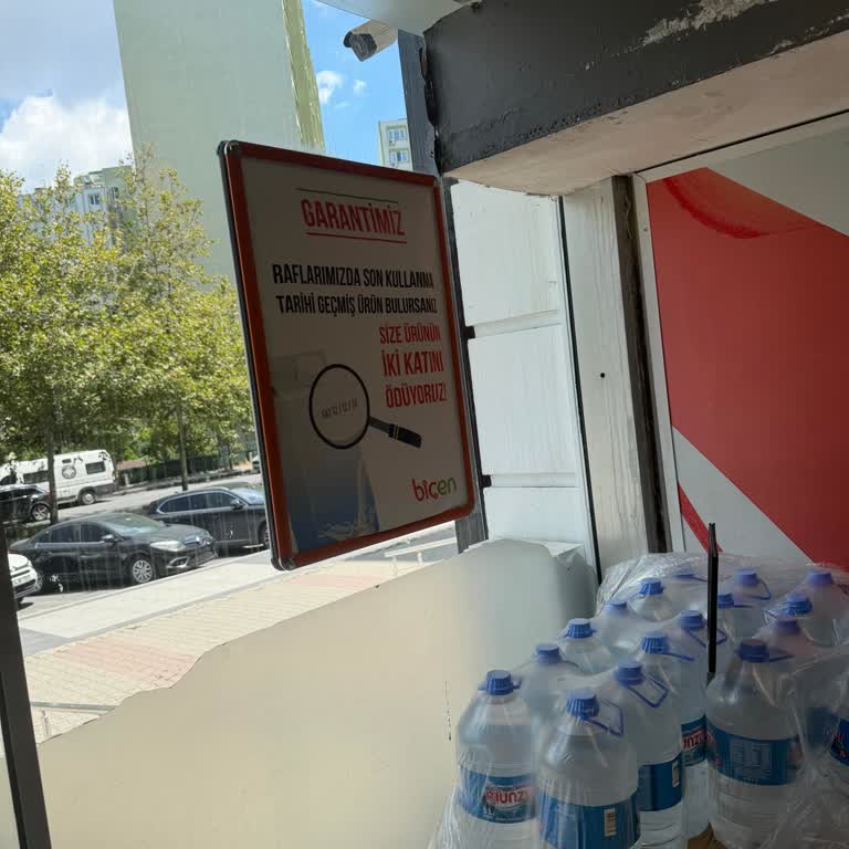 Raflarda Son Kullanma Tarihi Geçmiş Salamlar Ve İki Katı İade Sözünün Yerine Sadece Ücret İadesi