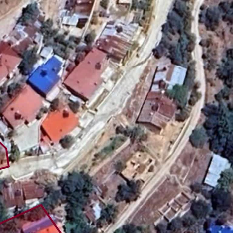 Yenimahalle'de Kaçak Duvar Yol Açıklığını Daraltıyor Acil Belediye Harekete Geçmeli