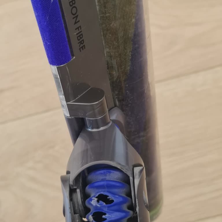 Dyson V15 Detect Başlık Hortumu Kırıldı Garanti Kapsamında Destek Bekliyor