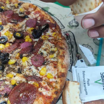 Kötü Koku Yayan Sucuklu Pizza İçin Değişim Reddedildi, İade Ve Özür Talebi