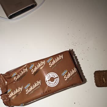 McVitie's Saklıköy Kakaolu Bisküvisinde Tahta Çubuk Benzeri Yabancı Cisim Ve Boğaz Ağrısı
