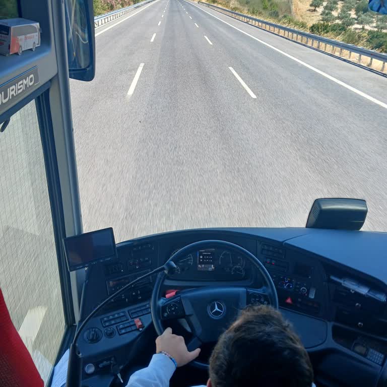 Şoförün Uzun Süre Telefonla Konuşması Ve Muavinin Saygısız Davranışı Yolculara Rahatsızlık Verdi