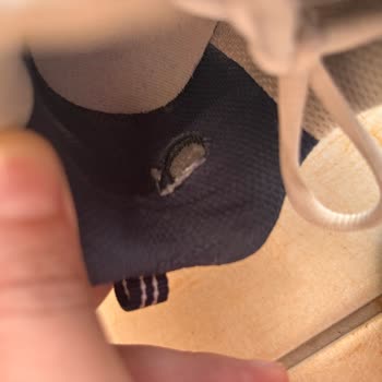 New Balance 530 Ayakkabısının Topuk Astarındaki Yırtılma Ve Koku Problemi