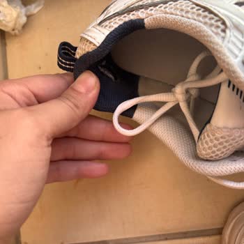 New Balance 530 Ayakkabısının Topuk Astarındaki Yırtılma Ve Koku Problemi