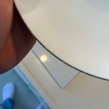 Hisar Tabak Ve Kaselerin Sırrında Çatlama, Kırılma Ve Lekelenmeler Oluştu