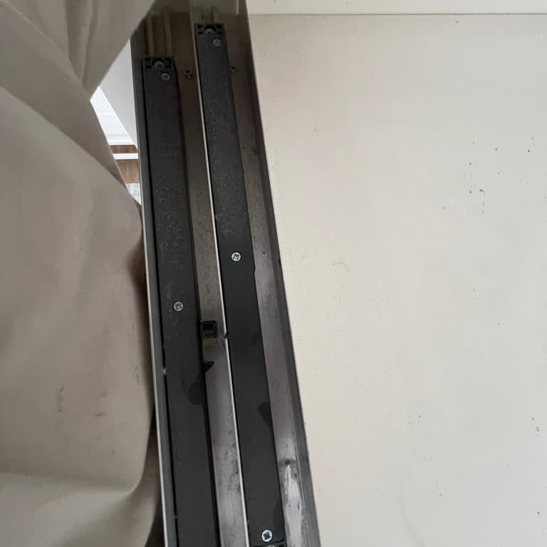 Sürgülü Gardırop Kapak Fren Mekanizması Parçası Bulunamıyor, Kontrolsüz Hareket Ve Güvenlik Riski