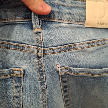 Stradivarius Kısa Sürede Yırtılan Kot Pantolon İçin Tam İade Veya Değişim Talebi