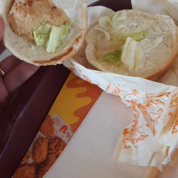 Görselle Uyuşmayan Hamburger: Popeyes'ta Boş Menü Şikayeti