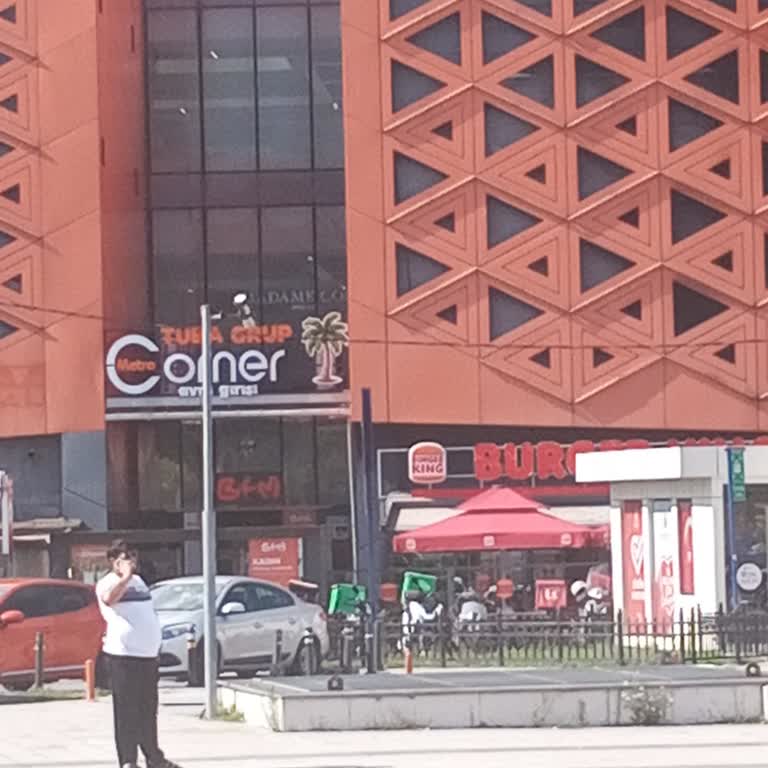 Burger King Dudullu Şubesinde Saygısız Ve İlgisiz Personel