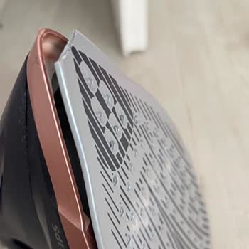 Philips Ev Aletleri Ayıplı Ütü Tabanı Yapıştı Ve Ucu Kırıldı