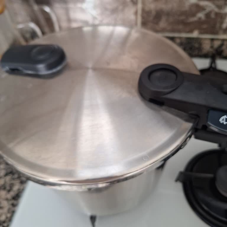 A101'de Satın Alınan Fissler Düdüklü Tencerede Sürekli Buhar Kaçırma Ve Basınç Çizgiye Çıkmama