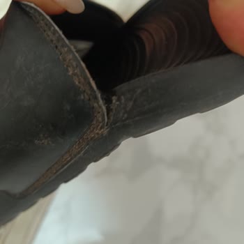 Deichmann Erkek Terliğinin Çift Kolunda Aynı Anda Yırtılma: Kalite Sorunu Ve Kullanıcı Hatası Reddi