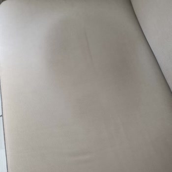 Teslim Edilen Koltuktaki Leke Ve Sivri Ayakların Parkeye Zarar Vermesi