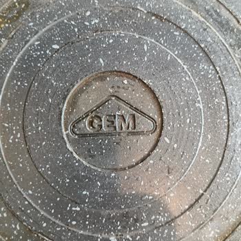Cem Markalı Granit Tencerenin Kaplaması Hızla Soyuldu, Değişim Talep Ediliyor