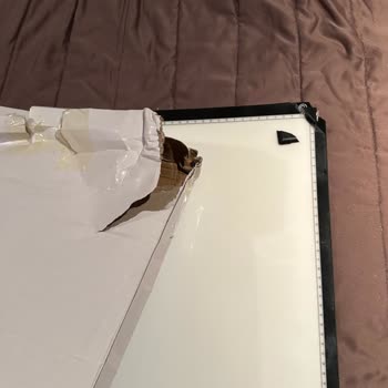 Kırık LED Tablet Ve Cevapsız Satıcıdan Acil Çözüm İsteği