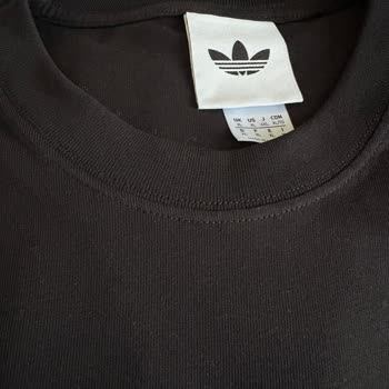 Kısa Sürede Delik Açan Adidas Tişört İçin Değişim Talebi