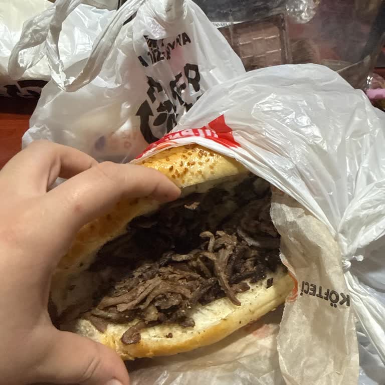 Köfteci Yusuf'tan Soğuk Ve Eksik Döner, İade Talebine Yanıt Yok