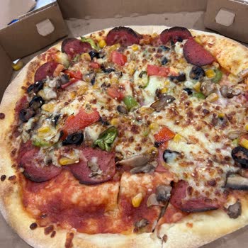 Domino's Pizza Kocaeli Darıca Şubesinde Özensiz Hazırlanmış Pizza Şikayeti