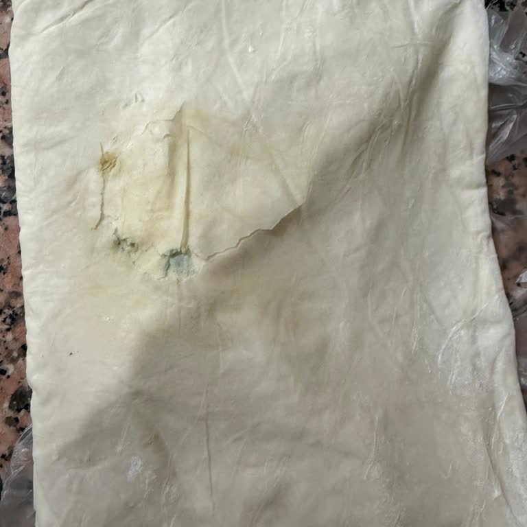 Sağlığını Tehlikeye Atan Bozuk Yufka Ve Cevapsız Müşteri Hizmeti