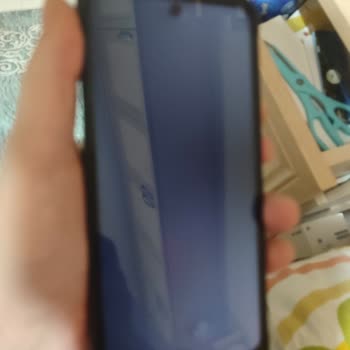 Garanti Kapsamında Telefon Ekranındaki Beyaz Işık Arızası Hızlıca Çözülmeli