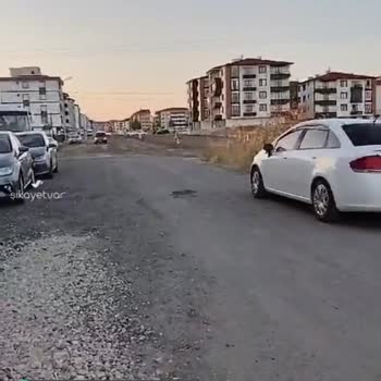 Tekirdağ Büyükşehir Belediyesi Bina Önündeki Yol