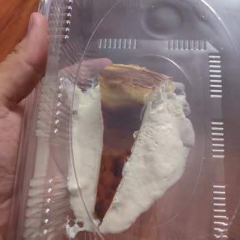Lidya Pastanesi & Çikolata Cheesecake Erimiş Ve Dağılmış Şekilde Ulaştı