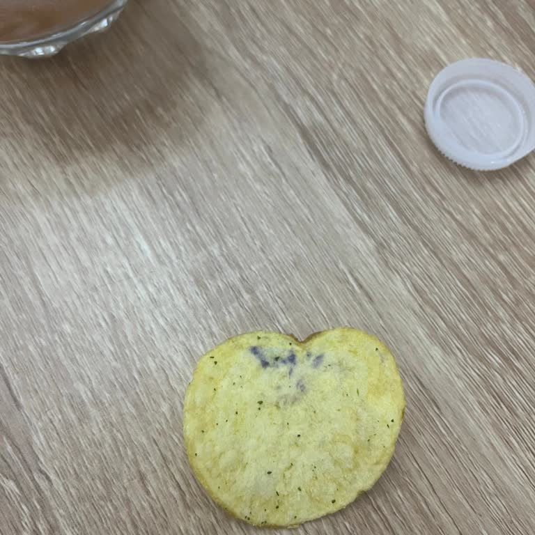 Lays Mevsim Yoğurtlu Cipste Mor Lekeli Parça Ve Gıda Güvenliği Endişesi
