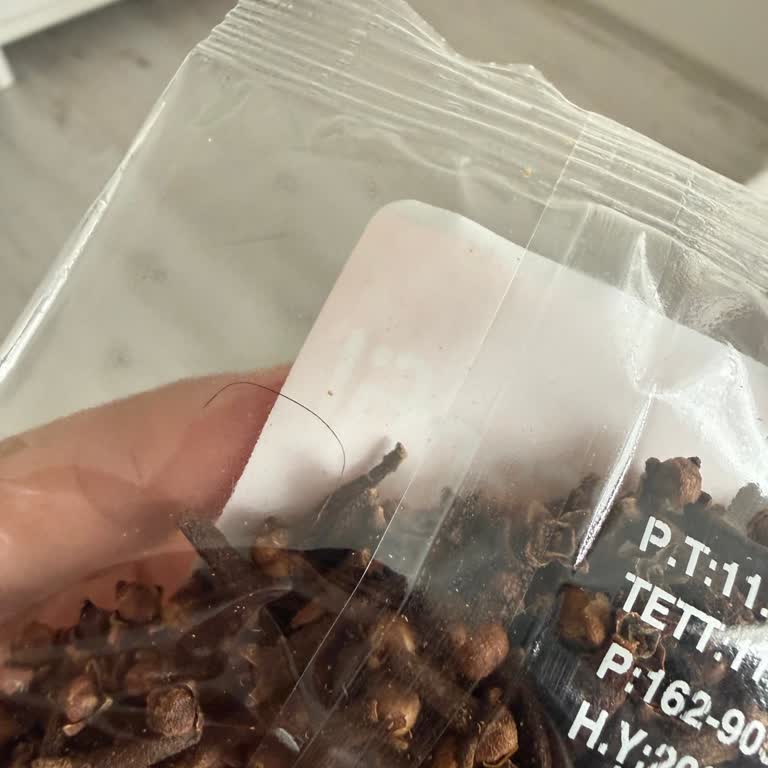 File Market Karanfil Poşetinde Saç Bulunması: Hijyen İhlali