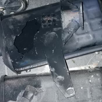 Yağmur Çapa Makinesinde Tekrarlayan Egzoz Yırtılmaları Ve Kalıcı Çözüm İsteği
