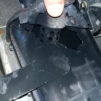 Yağmur Çapa Makinesinde Tekrarlayan Egzoz Yırtılmaları Ve Kalıcı Çözüm İsteği