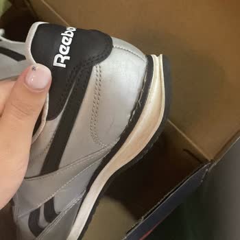 Ayıplı Reebok Ayakkabısında Çift Taraflı Yırtılma Ve Mağaza İlgisizliği
