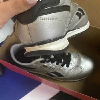 Ayıplı Reebok Ayakkabısında Çift Taraflı Yırtılma Ve Mağaza İlgisizliği