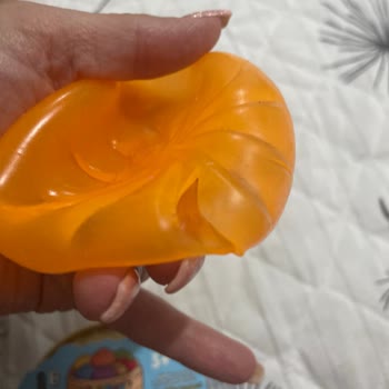 Squishy Oyuncağı İlk Gün Yırttı Ve Zehirli Koku Yaydı