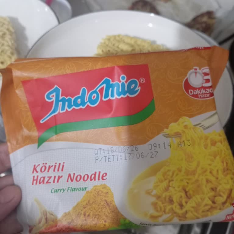 İçeriği Yarım Kalan Noodle Paketi Ambalajla Uyuşmazlığı