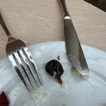Kahvaltıda Küflü Zeytin Ve Hijyen İhmalı