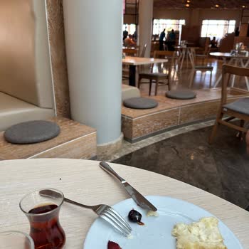 Kahvaltıda Küflü Zeytin Ve Hijyen İhmalı