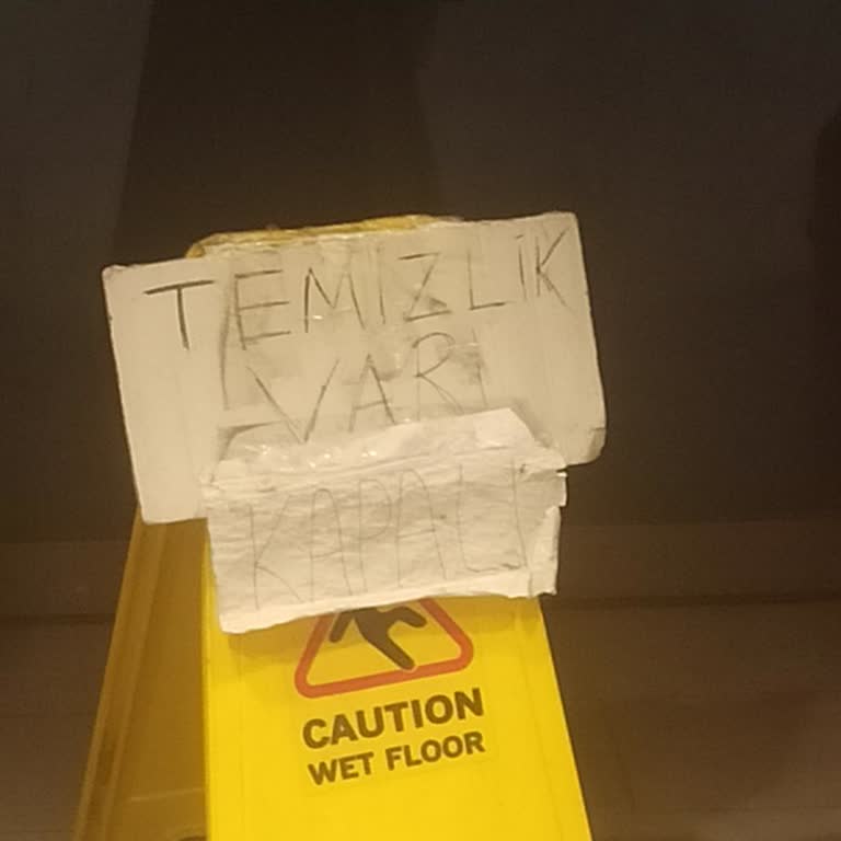 Shell Market Tuvaleti Bilerek Kapalı Tutuldu, Ücretli Tuvalete Yönlendirildi