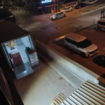 Aliağa'da Market Gürültüsü Gece Ve Sabah Saatlerinde Komşuları Uyutuyor