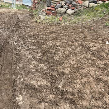 Parke Kilit Taşı Olmayan Yol Çamurla Kaplanıyor, Diyabetli Kızımızı Tehlikeye Atıyor