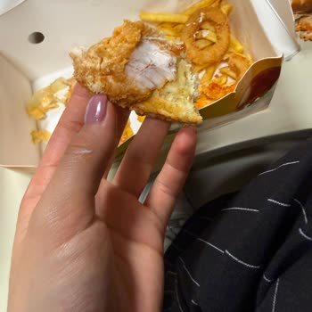 Cajun Corner Şubesinde Çiğ Tavuklu Burger Ve İade Talebi