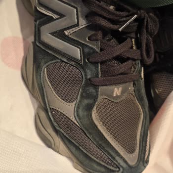 New Balance 9060 Ayakkabıda Renk Değişimi Ve Deformasyon, Değişim Talebi