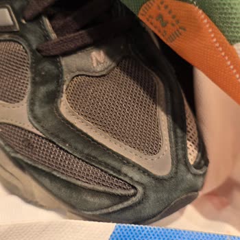 New Balance 9060 Ayakkabıda Renk Değişimi Ve Deformasyon, Değişim Talebi