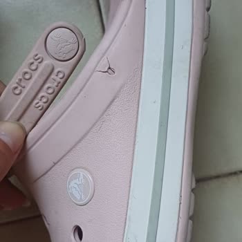 A101'den Crocs Terlikte Erken Yırtılma, Cevapsız Müşteri Desteği