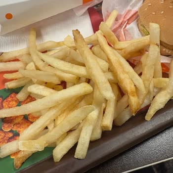 Kalitesiz Burger King Menüsü, Bayat Ekmek, Soğuk Patates Ve 540 TL Ücret