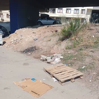 Maltepe Aydınevler Mahallesi Çöp Ve Moloz Birikimi Temizlik Sorunu