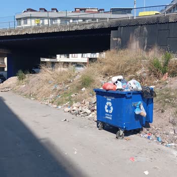 Maltepe Aydınevler Mahallesi Çöp Ve Moloz Birikimi Temizlik Sorunu