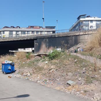 Maltepe Aydınevler Mahallesi Çöp Ve Moloz Birikimi Temizlik Sorunu