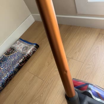 Servis Sonrası Dyson Süpürge Çizik Ve Deforme Şekilde Döndü