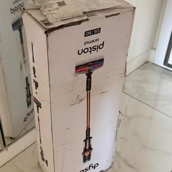 Servis Sonrası Dyson Süpürge Çizik Ve Deforme Şekilde Döndü