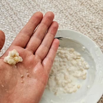 Reis Bulgurunda Beyaz Taş Parçaları Çocuk Sağlığını Tehlikeye Atıyor